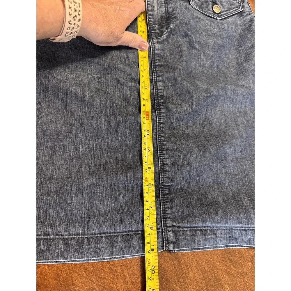 White House Black Market Blanc Blue Jean Skirt Size 6